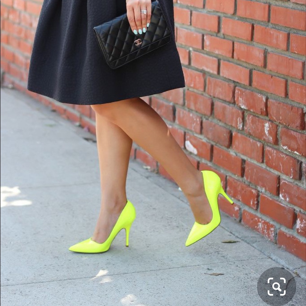 Neon fluorescent pumps size 9